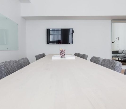 Ремонт полов в старых зданиях: особенности и нюансы