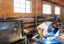 Морилка для деревянных лестниц: виды и выбор