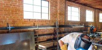 Лестница в доме: олицетворение стиля и функциональности