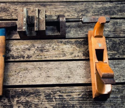 Ремонт полов в старых зданиях: особенности и нюансы