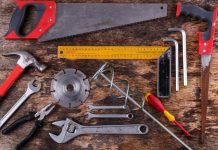 Морилка для деревянных лестниц: виды и выбор