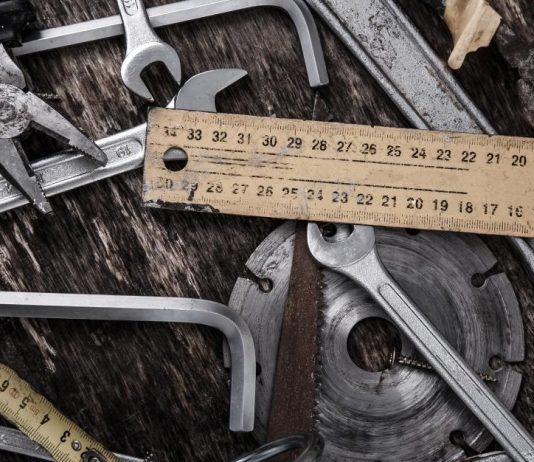 Ремонт полов в старых зданиях: особенности и нюансы