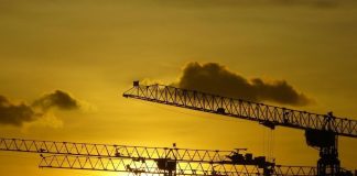 Как выбрать лак для мебели из массива дерева