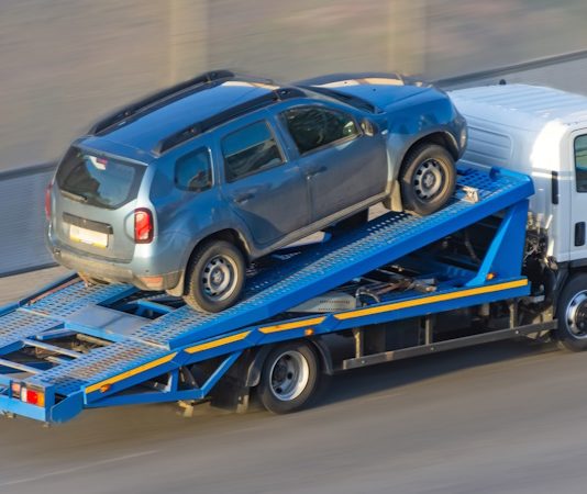 Сломались? Не паникуйте! Полный гайд по эвакуации авто